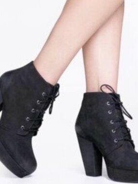 Steve Madden - Black Raspy Booties Platform Boots, Leather,  Women's Size 8.5